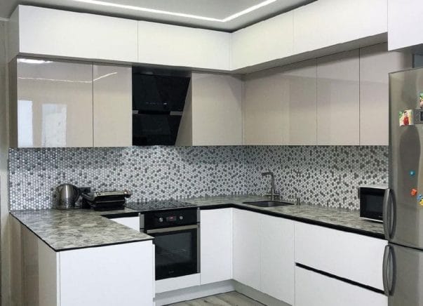 Кухня с барной стойкой Медея 1,4х2,2х2,6 м