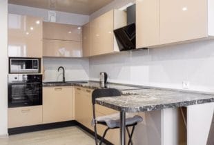 Кухня с барной стойкой Аврора 1,4х3,2х1,2 м